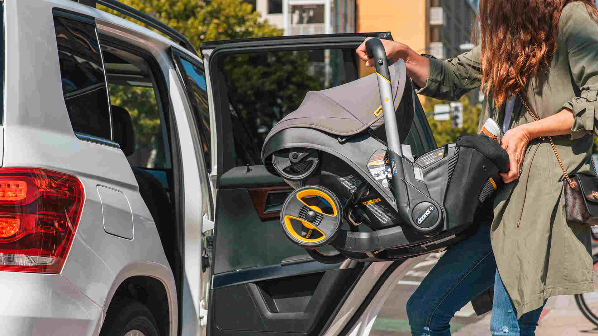 img1701823816 taşıt, araç, kara taşıtı, dış mekan, kişi, şahıs içeren bir resimAçıklama otomatik olarak oluşturuldu